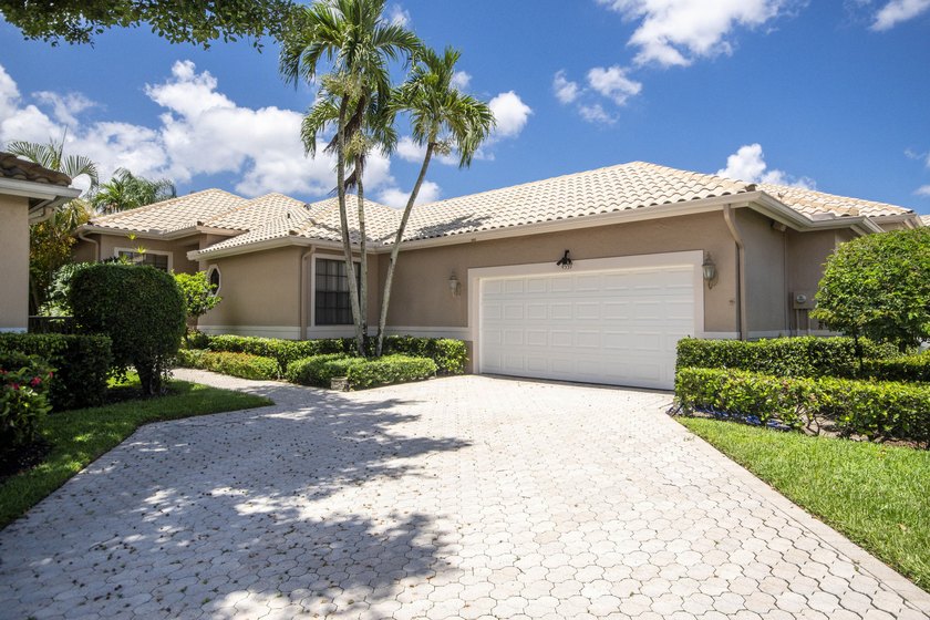 Welcome to 4557 Barclay Fair Way, a beautifully maintained - photo 4