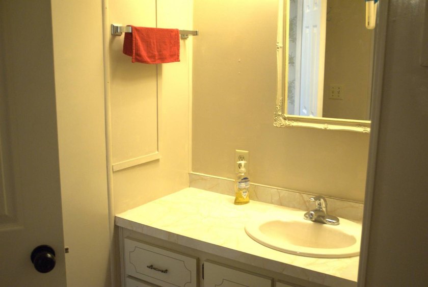 Conveniently located near beaches, shopping, dining, and parks - photo 10