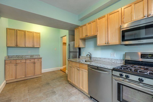Fantastic opportunity to own a bright and well-maintained - photo 11