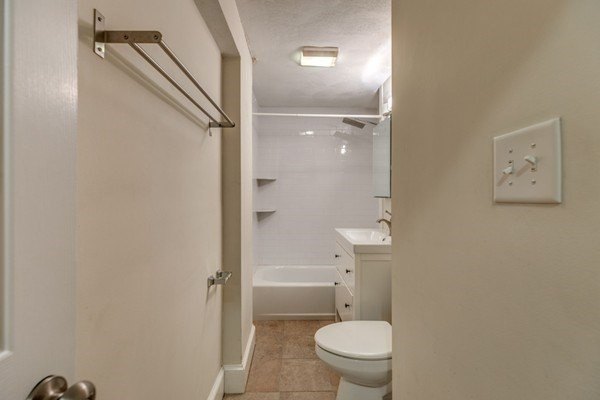 Fantastic opportunity to own a bright and well-maintained - photo 16