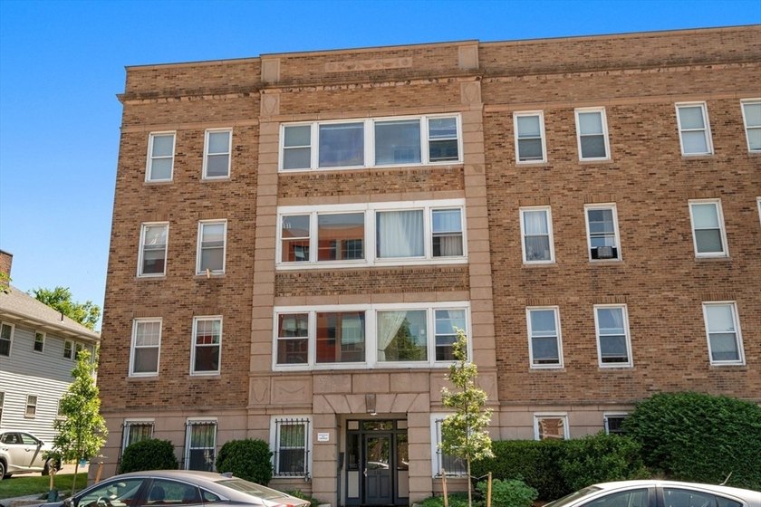 Fantastic opportunity to own a bright and well-maintained - photo 18