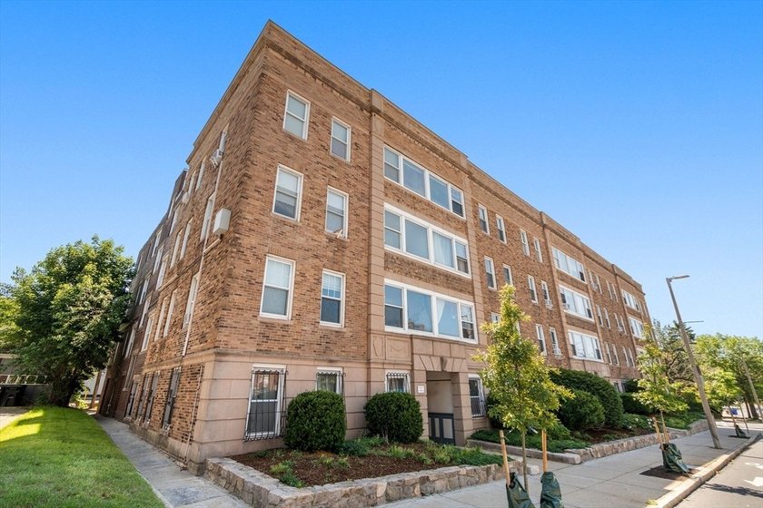Fantastic opportunity to own a bright and well-maintained - photo 20