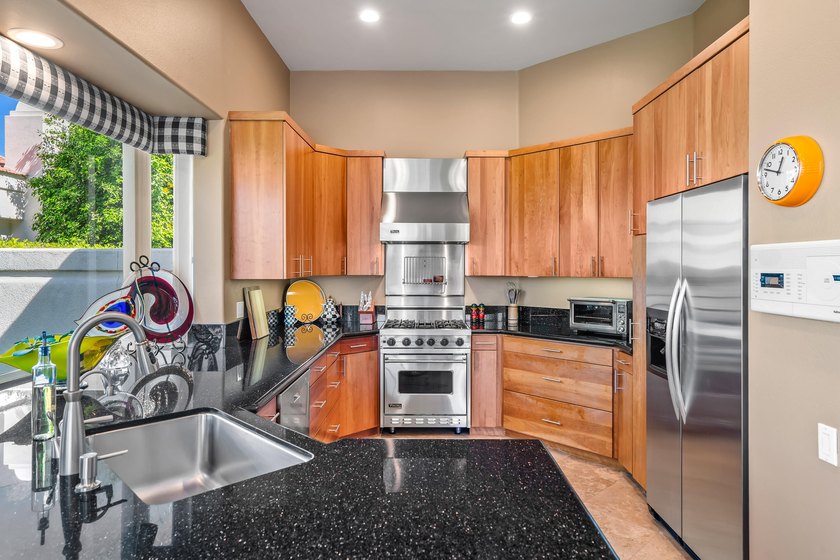 This fine Desert Horizons Country Club home offers the owner a - photo 22