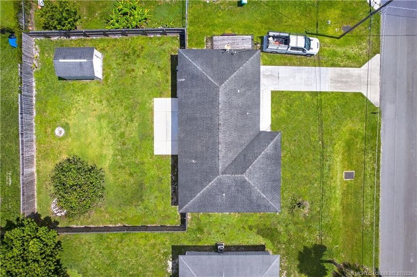 Welcome to the highly desirable Indian River Estates! This - photo 2