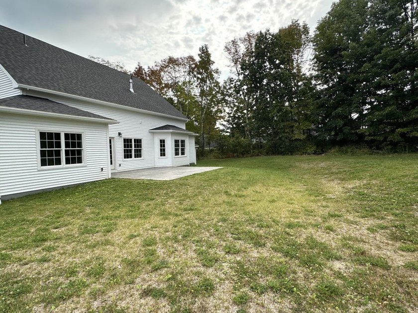 Discover exceptional living in single family home, beautifully - photo 4
