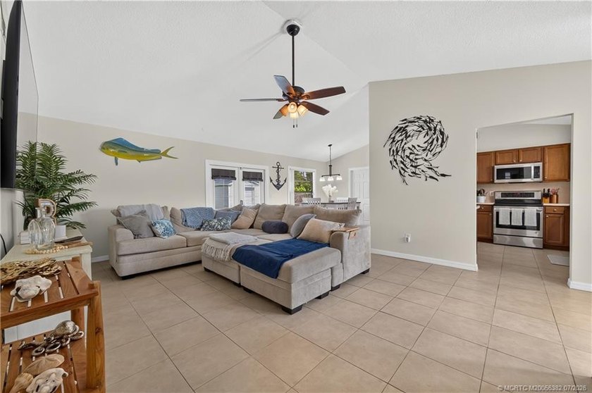 Welcome to the highly desirable Indian River Estates! This - photo 4