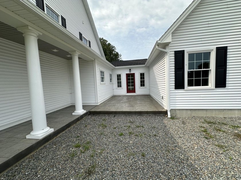 Discover exceptional living in single family home, beautifully - photo 6