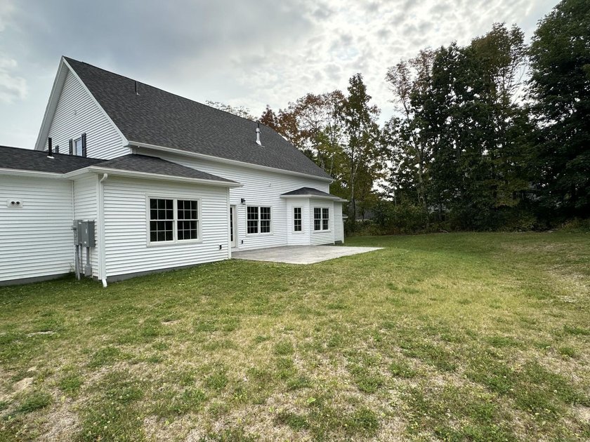 Discover exceptional living in single family home, beautifully - photo 7