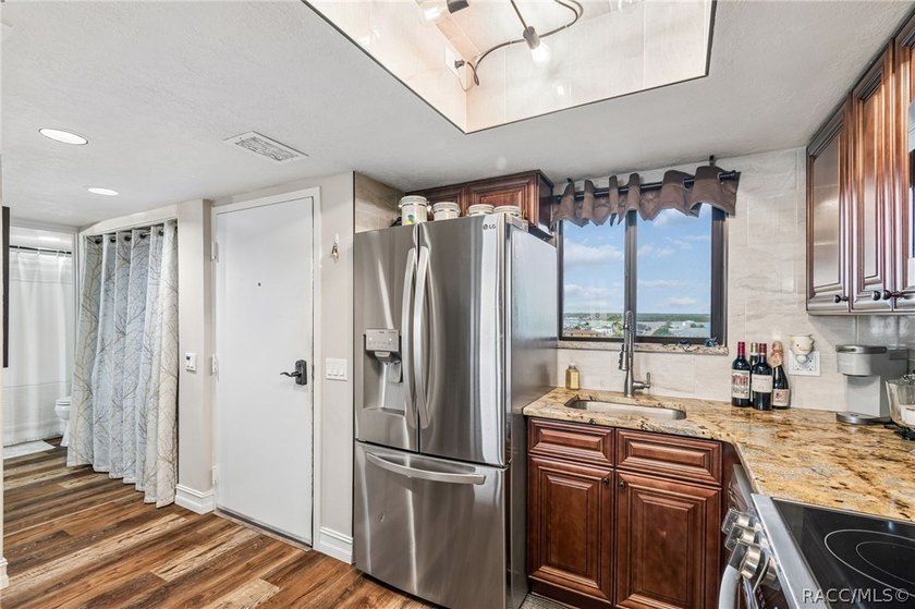Welcome to easy coastal living in the sought-after Gulf Island - photo 7