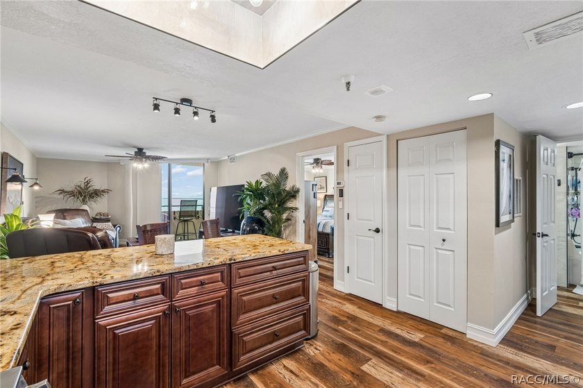 Welcome to easy coastal living in the sought-after Gulf Island - photo 9