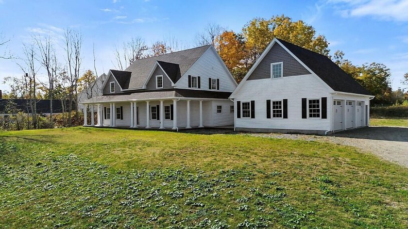 Discover exceptional living in single family home, beautifully - photo 10