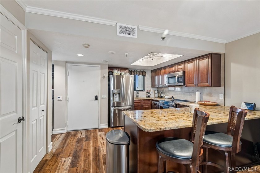 Welcome to easy coastal living in the sought-after Gulf Island - photo 10