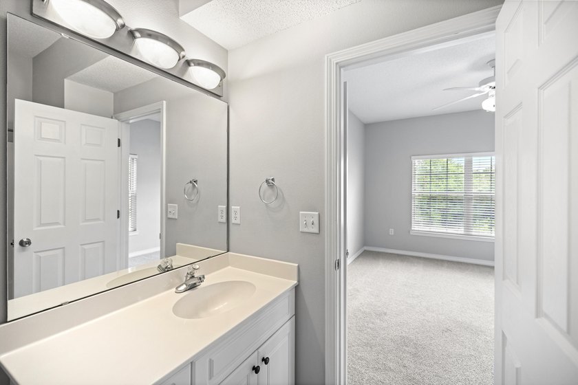 Affordable and move in ready! Charming 2-bedroom, 2-bath condo - photo 40