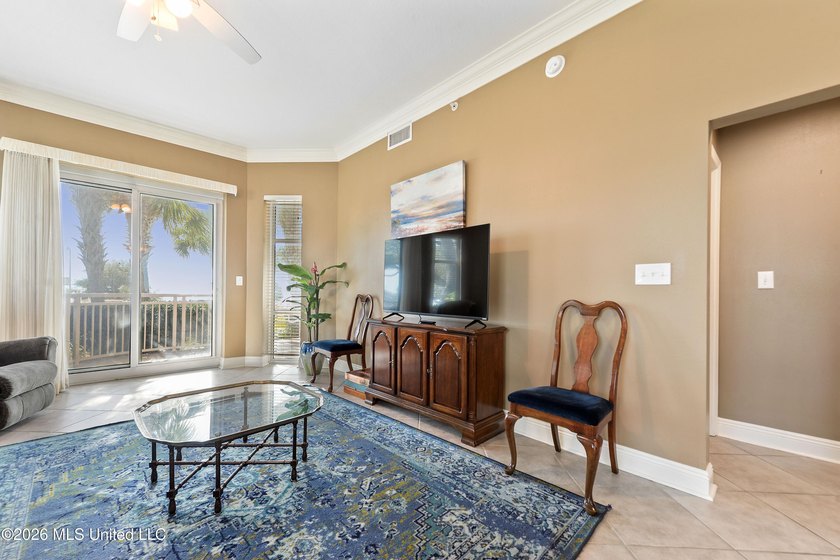: BEAUTIFUL AND UNIQUE GROUND FLOOR CORNER END UNIT CONDOMINIUM - photo 5