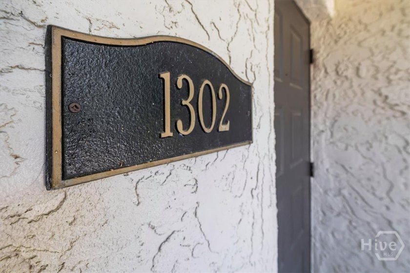 Welcome to this charming 2-bedroom, 2-bathroom condo in - photo 2