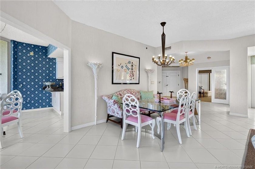 Enjoy oceanfront living in this sunny and bright three-bedroom - photo 7