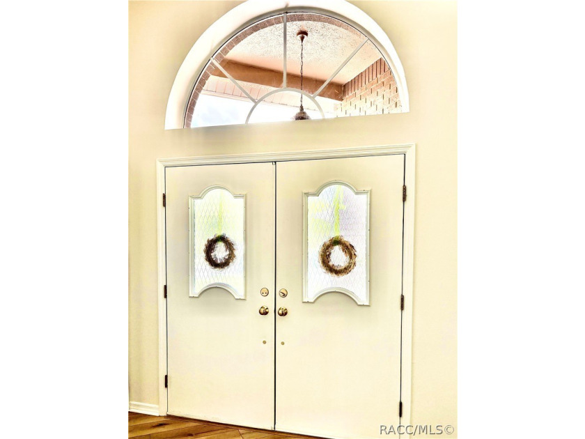 Beautiful, large move in ready home. 3 bedroom 2 bathroom - photo 6