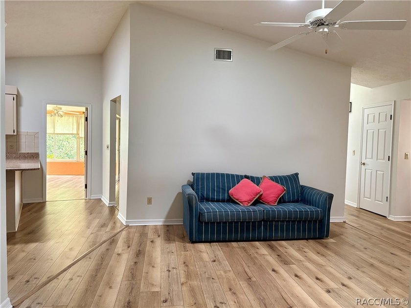 Beautiful, large move in ready home. 3 bedroom 2 bathroom - photo 9