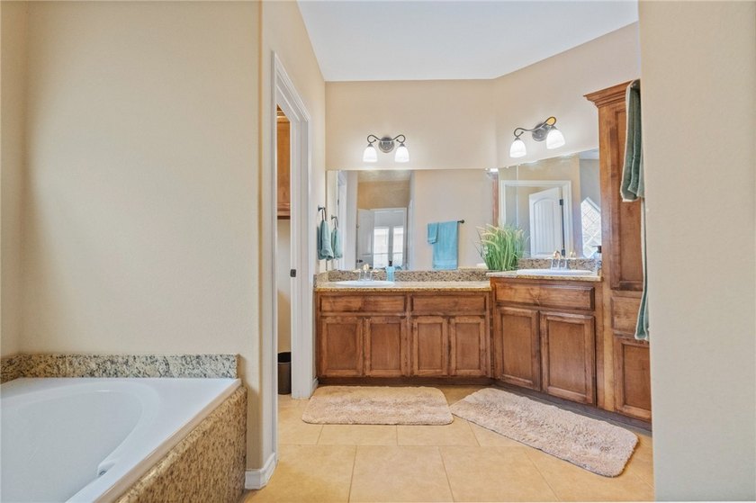 Beautifully designed one-story home in desirable Northwest - photo 14