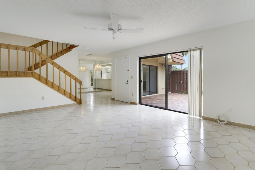 Welcome to Jupiter Plantation, one of Jupiter's most desirable - photo 18