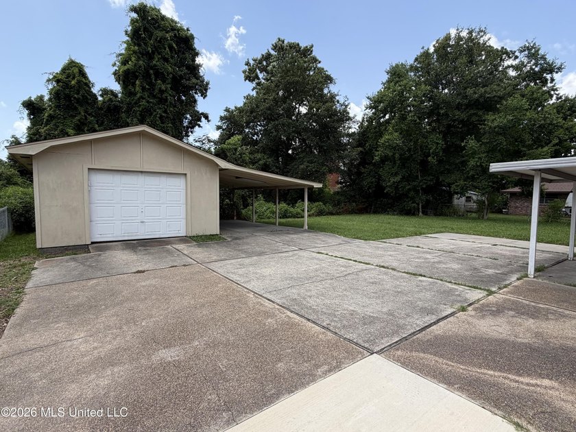 Investor Special - Endless Potential! Opportunity awaits with - photo 3
