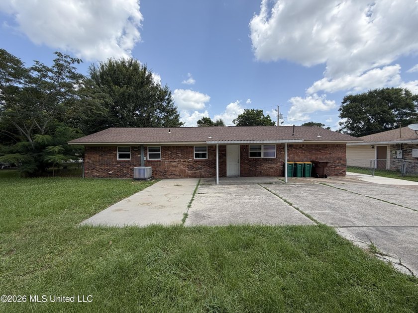 Investor Special - Endless Potential! Opportunity awaits with - photo 6