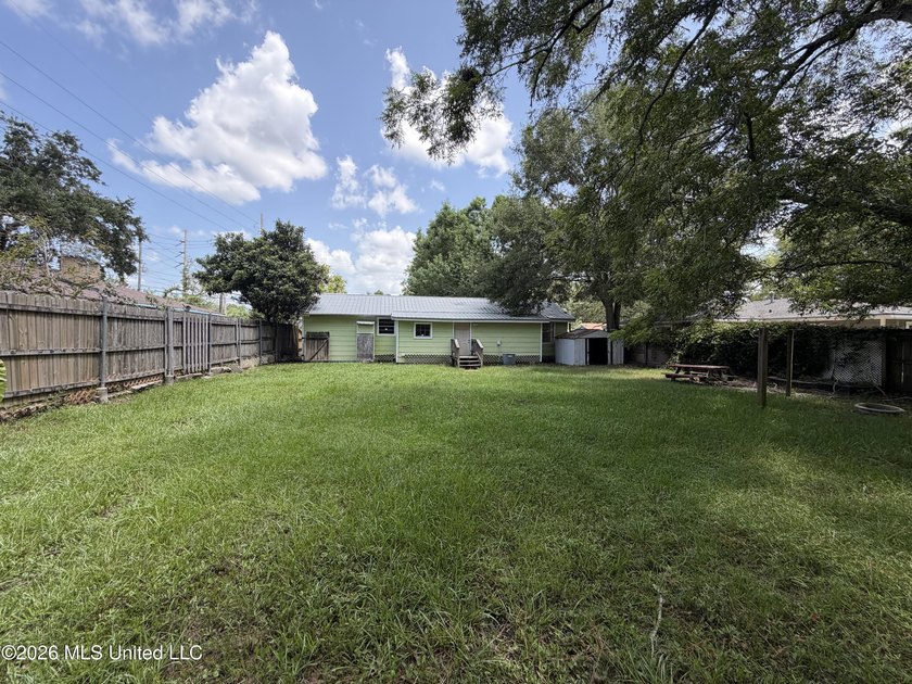 Investor Special with Great Potential! Calling all investors and - photo 4