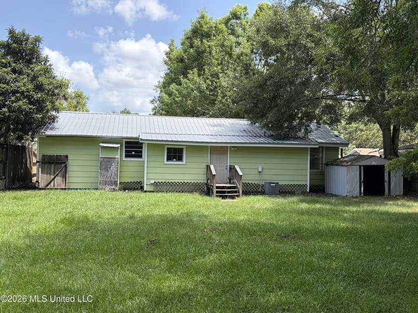 Investor Special with Great Potential! Calling all investors and - photo 5