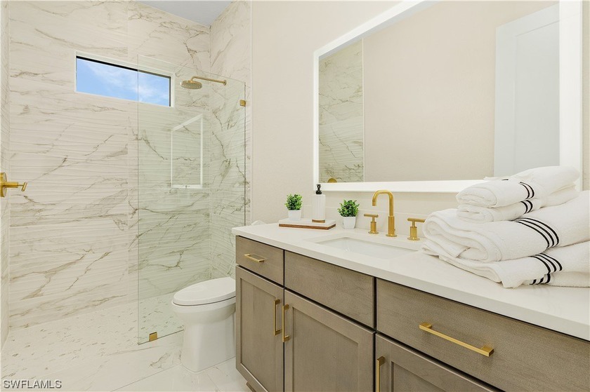 This luxury model home provides over 2,600 SQFT of living space - photo 17