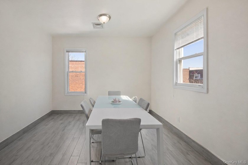 Spacious 2-Family Home on Double Lot - Central Air &amp; Separate - photo 28