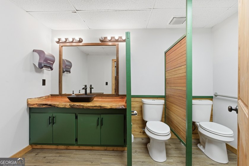 Simple living meets modern comfort in this Wayah model tiny home - photo 32