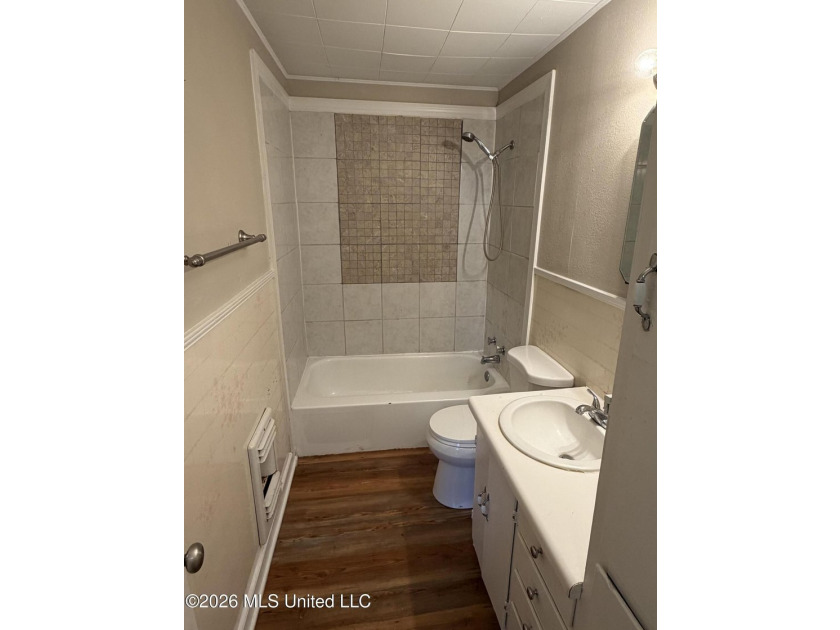 Welcome to this super charming 2 bedroom, 1 bath cottage - photo 10