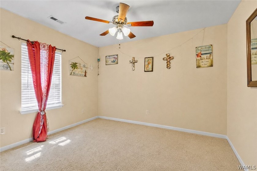 Welcome to this stunning 4-bedroom, 3-bathroom home designed for - photo 15