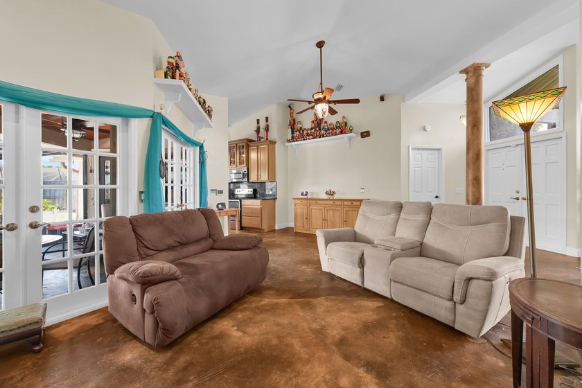 Beautifully maintained 3-bedroom, 2-bathroom, 1-car garage home - photo 16