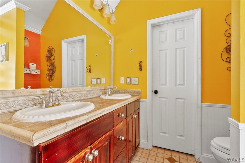 Welcome to this stunning 4-bedroom, 3-bathroom home designed for - photo 19