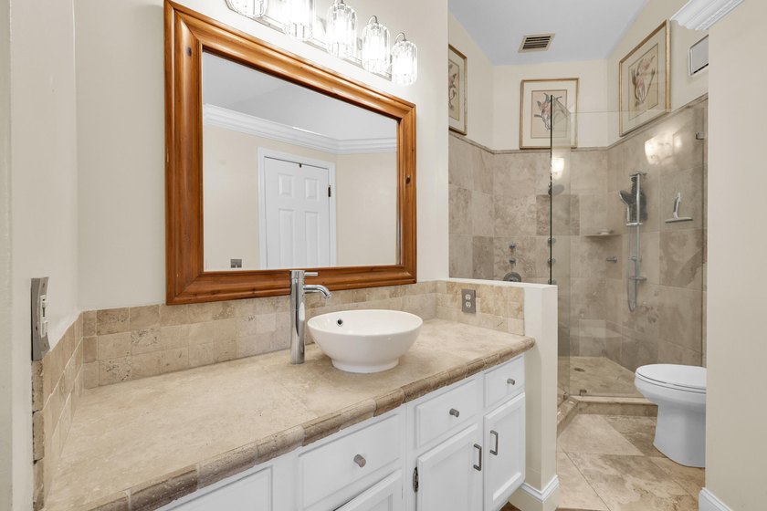 Beautifully maintained 3-bedroom, 2-bathroom, 1-car garage home - photo 20