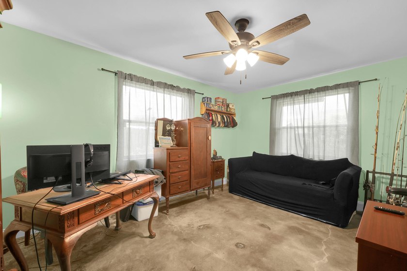 Beautifully maintained 3-bedroom, 2-bathroom, 1-car garage home - photo 23