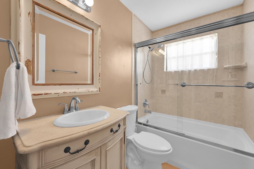 Beautifully maintained 3-bedroom, 2-bathroom, 1-car garage home - photo 25