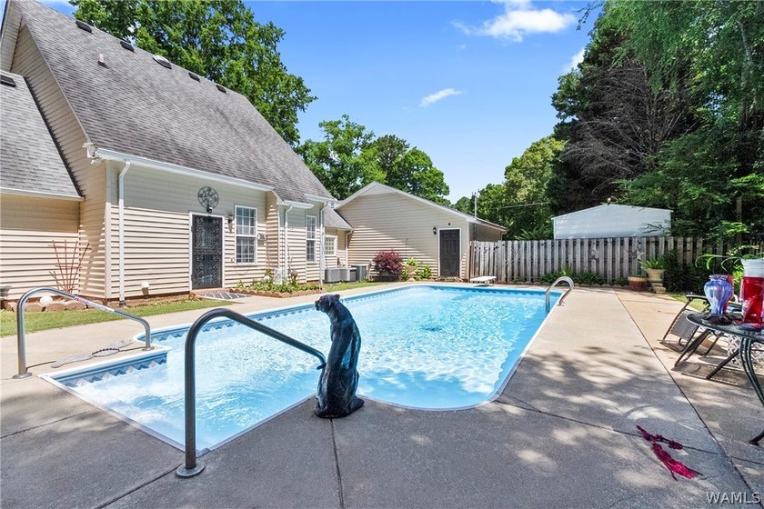 Welcome to this stunning 4-bedroom, 3-bathroom home designed for - photo 25