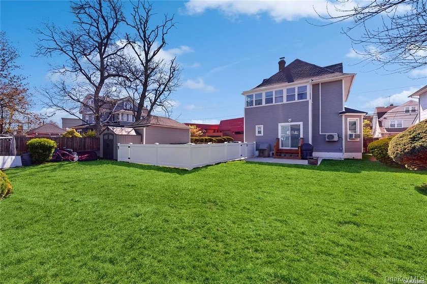 Beautiful Legal Two-Family Home, Also Works Seamlessly As A - photo 31