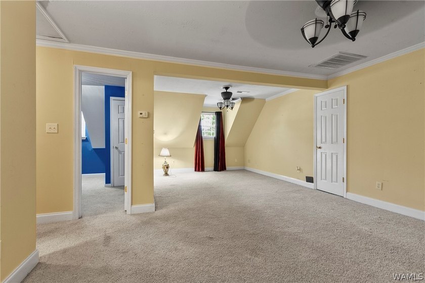 Welcome to this stunning 4-bedroom, 3-bathroom home designed for - photo 32