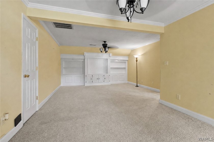 Welcome to this stunning 4-bedroom, 3-bathroom home designed for - photo 33