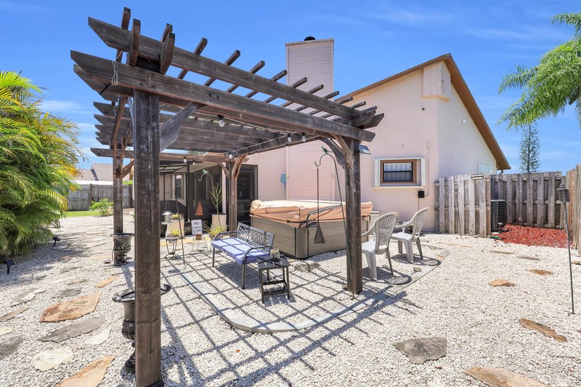 Beautifully maintained 3-bedroom, 2-bathroom, 1-car garage home - photo 36
