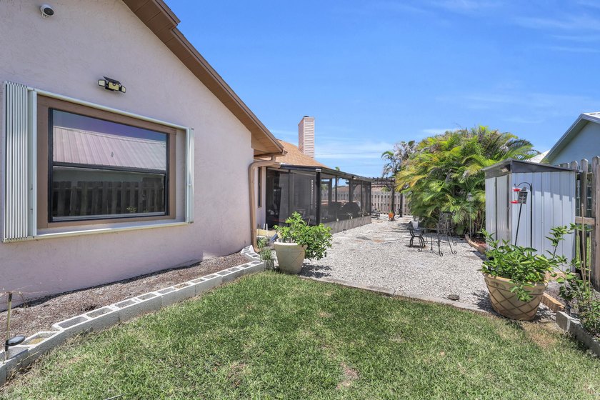 Beautifully maintained 3-bedroom, 2-bathroom, 1-car garage home - photo 37