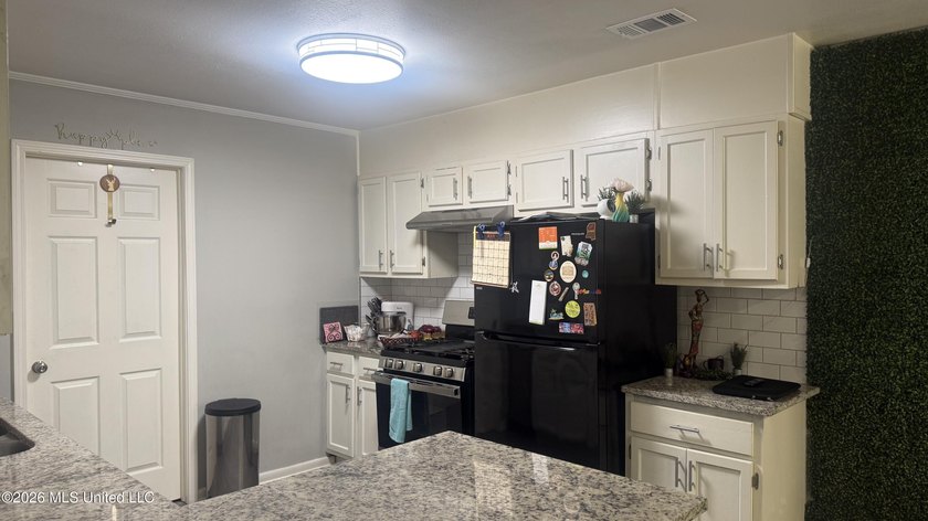 This beautiful House in Biloxi was renovated 4 years ago and - photo 5