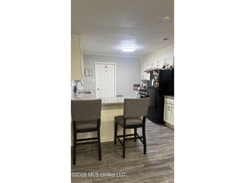 This beautiful House in Biloxi was renovated 4 years ago and - photo 6