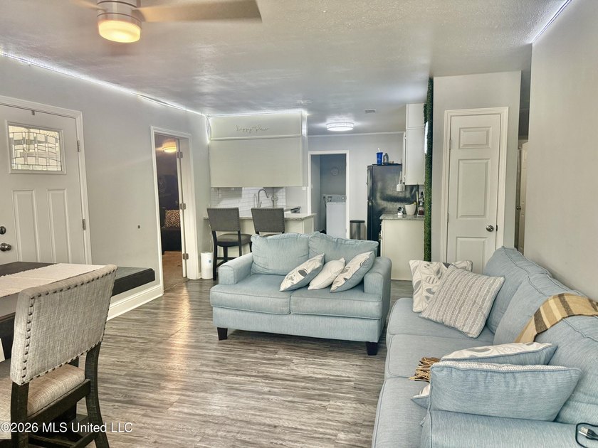 This beautiful House in Biloxi was renovated 4 years ago and - photo 10