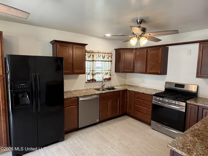 Welcome to this super charming 2 bedroom, 1 bath cottage - photo 5