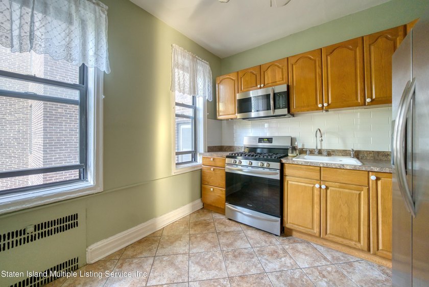 This renovated move in ready 2 bedroom, 2 bath is one of the - photo 5