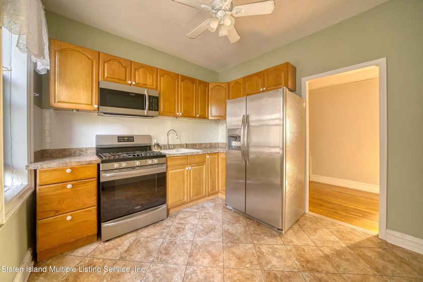 This renovated move in ready 2 bedroom, 2 bath is one of the - photo 7